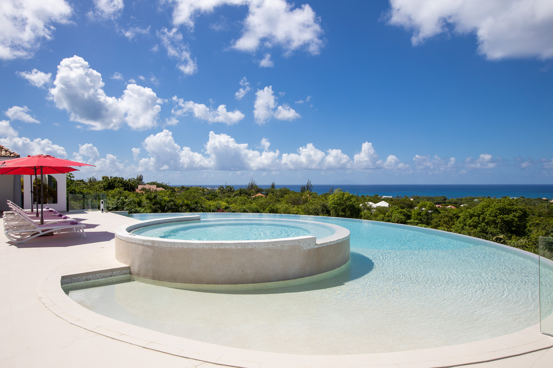 Curved infinity pool with panoramic sea view