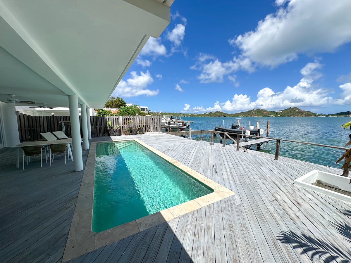 Private pool and wooden terrace overlooking the lagoon
